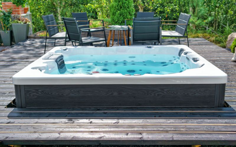 Luxury Whirlpool Tub